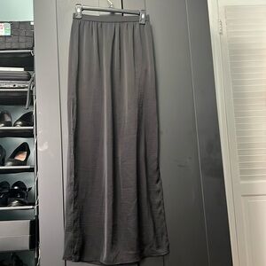 Forever 21 Black Skirt. Side zip. Side Split on both sides. Women Size S.